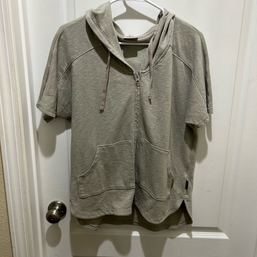 Columbia zip up top L